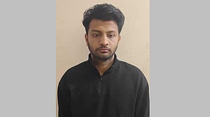 গোপালগঞ্জে ভোটের আগের রাতে ৮ স্থানে ককটেল বিস্ফোরণ, যুবক আটক