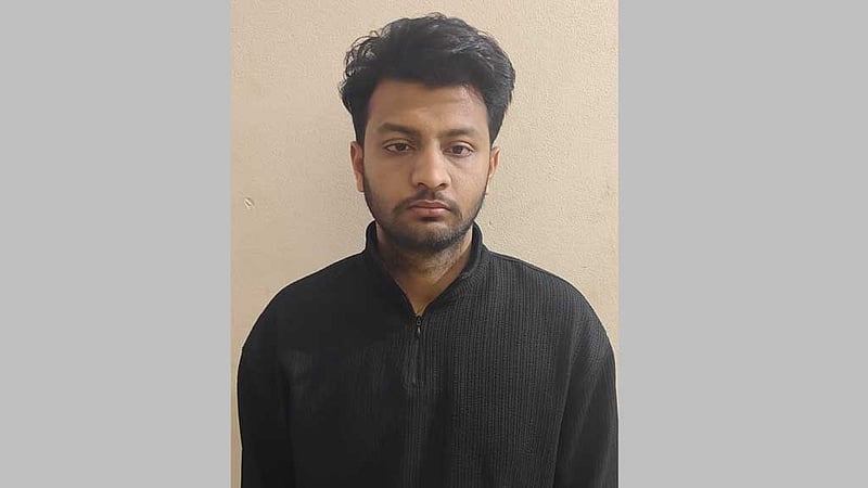 গোপালগঞ্জে ভোটের আগের রাতে ৮ স্থানে ককটেল বিস্ফোরণ, যুবক আটক