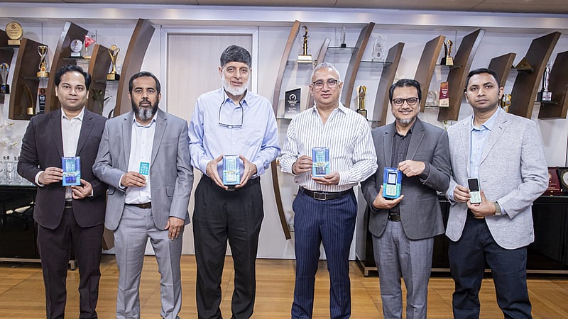 ‘সাশ্রয়ী’ ফোরজি ক্লাউড ফোন নিয়ে এলো গ্রামীণফোন ও প্রটোন