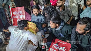 হাদি হত্যার বিচার চেয়ে যমুনার সামনে ইনকিলাব মঞ্চের অবস্থান
