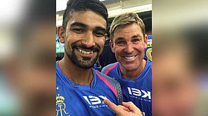 শেন ওয়ার্নকে এখনও মেসেজ পাঠান ইশ সোধি