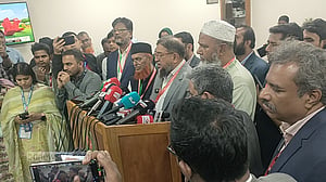 অনিয়মের নালিশ: ৩ আসনে 'বিশৃঙ্খল কেন্দ্র', ভোট স্থগিত চায় ১১ দলীয় জোট