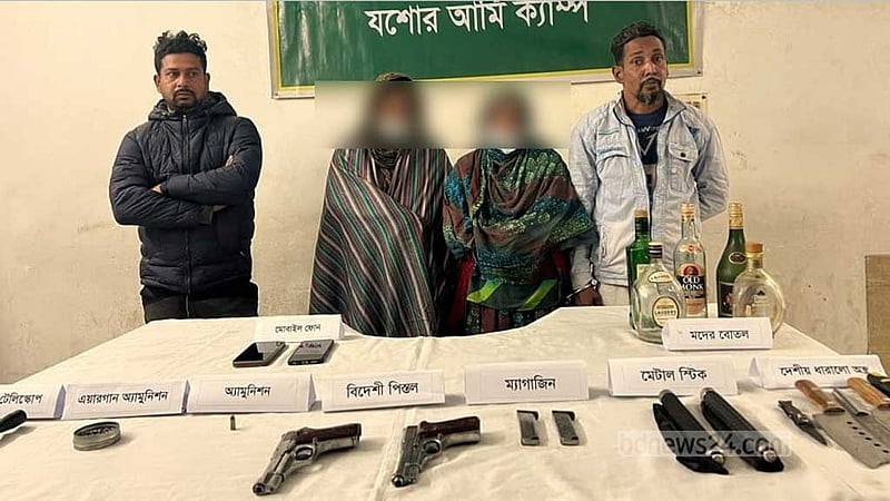 যশোরে যৌথ বাহিনীর অভিযানে অস্ত্র-গুলি উদ্ধার, আটক ৪