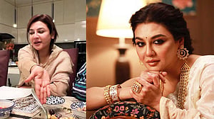 ইফতারিতে জয়া দই খান চানাচুর মিশিয়ে