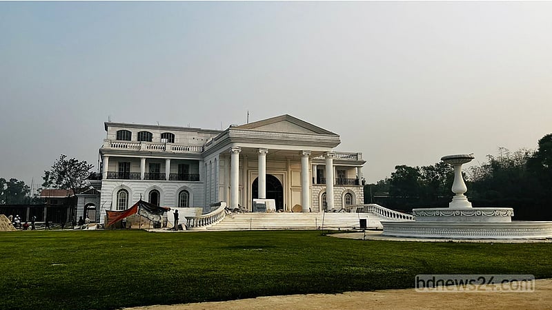 কালমেঘাতে সবুজের ভেতর পাঁচতারকা গ্রামীণ বিলাস