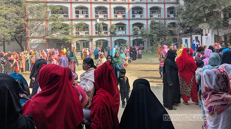'আমাদের কপালে পরিবর্তন নাই': ভোট দিতে এসে কড়াইলবাসী