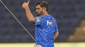 ‘বিপজ্জনক’ ভারতীয় দলকে কুফা লাগাতে চান না ধোনি