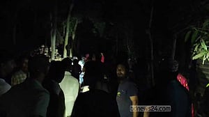 মাদারীপুরে টর্চলাইট জ্বালিয়ে দুপক্ষের সংঘর্ষ, অর্ধশতাধিক হাতবোমা বিস্ফোরণ