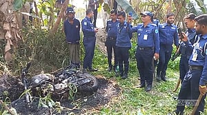 রাজৈরে একটি ভোটকেন্দ্রের পাশে মোটরসাইকেলে অগ্নিসংযোগ