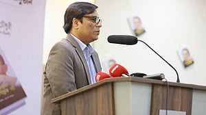 নিজের গাড়ি মাসপ্রতি দেড় লাখে বাসসে 'ভাড়া দেন' মাহবুব মোর্শেদ