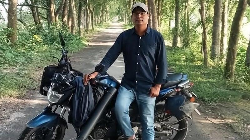 মানিকগঞ্জে বাসা থেকে আইনজীবীর ঝুলন্ত মরদেহ উদ্ধার