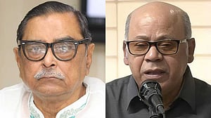 মানবতাবিরোধী অপরাধ: মেনন-কামরুলের বিচার শুরু
