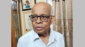 যাত্রাশিল্পী মিলন কান্তি দে মারা গেছেন