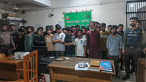 রাতে চার ঘণ্টার অভিযানে মোহাম্মদপুরে আটক ১০০
