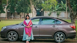 গাড়ির পেছনে ধাক্কা, প্রতিবাদ করায় মনিরা মিঠুর ছেলেকে ‘মারধর’