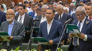 শপথ নিলেন এমপিরা