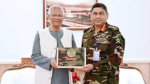 বিদায়ী সাক্ষাৎ: সহযোগিতার জন্য সেনাপ্রধানকে প্রধান উপদেষ্টার ধন্যবাদ