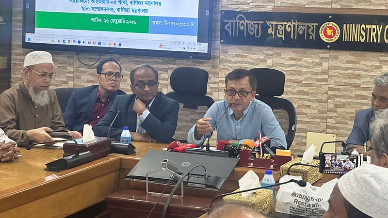 বেশি দামে এলপিজি বিক্রি, ফের প্রশাসনকে মাঠে নামাতে চান বাণিজ্যমন্ত্রী
