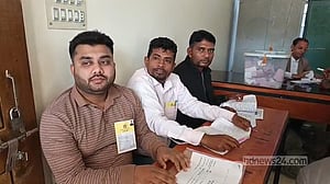 ময়মনসিংহে প্রকাশ্যে ভোট, সহকারী প্রিজাইডিং কর্মকর্তা বরখাস্ত