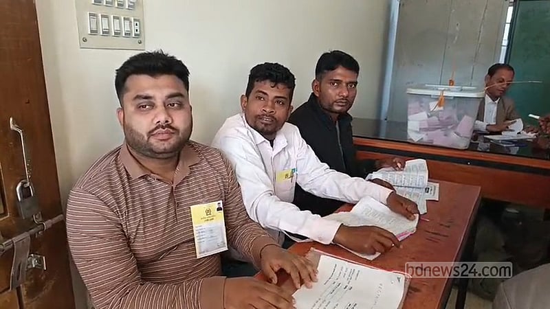 ময়মনসিংহে প্রকাশ্যে ভোট, সহকারী প্রিজাইডিং কর্মকর্তা বরখাস্ত