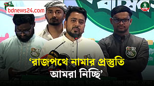 সরকার জনগণের বিরুদ্ধে অবস্থান নেওয়ার চেষ্টা করছে: নাহিদ