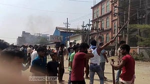 ঢাকা-সিলেট মহাসড়ক অবরোধের পর পুলিশ-শ্রমিক সংঘর্ষ, আহত ১০