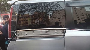 নাসীরুদ্দীন পাটওয়ারীর গাড়ির পার্টস ‘চুরি’