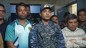 হাতিয়ায় বিএনপি প্রার্থীর বাসায় হামলা, ‘ভুল বোঝাবুঝি’ বলল নৌবাহিনী