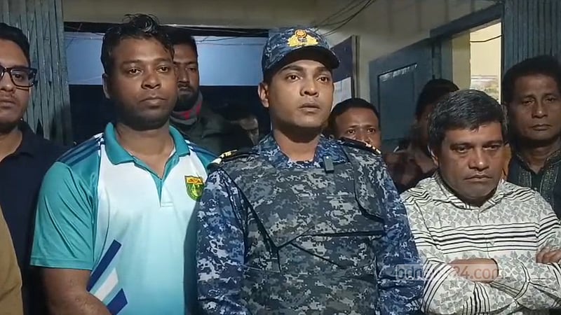 হাতিয়ায় বিএনপি প্রার্থীর বাসায় হামলা, ‘ভুল বোঝাবুঝি’ বলল নৌবাহিনী