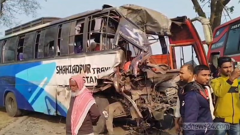 পাবনায় দুই বাসের সংঘর্ষে নিহত ২