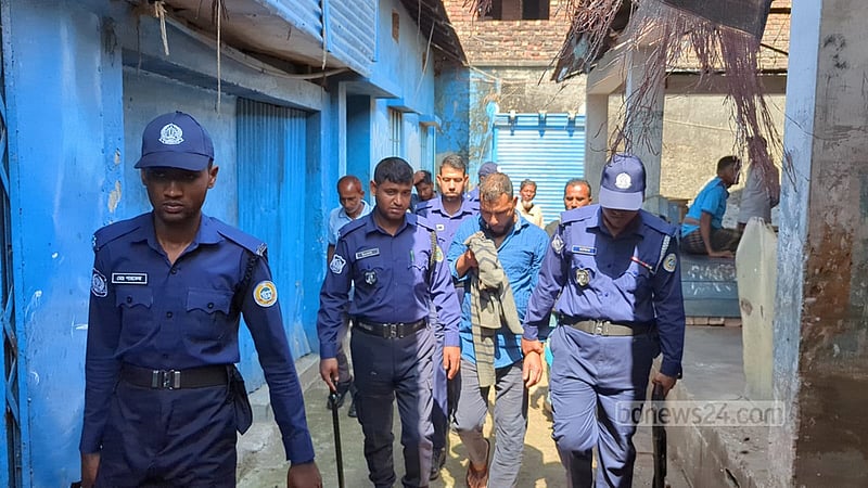 পটুয়াখালীতে মরা মুরগি বিক্রি, ব্যবসায়ীকে ৭ মাসের জেল
