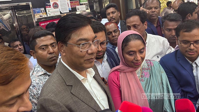 যাত্রীর ইমিগ্রেশন শেষ হতেই লাগেজ দিতে চান প্রতিমন্ত্রী মিল্লাত