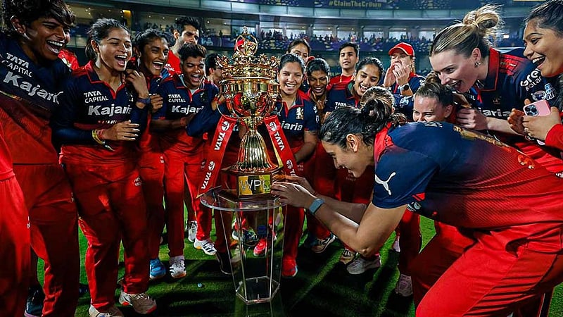 রান তাড়ার রেকর্ড গড়ে জেমিমাদের হৃদয় ভেঙে মান্ধানাদের শিরোপার হাসি