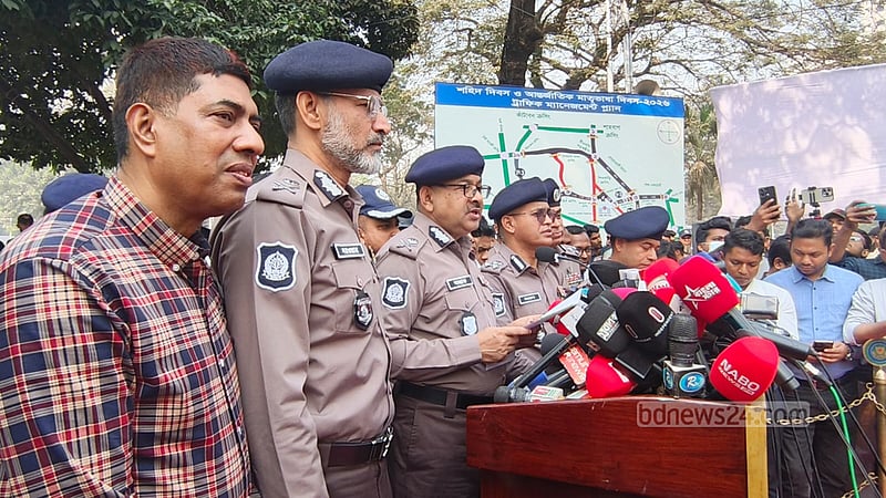 একুশ ঘিরে নিরাপত্তার কয়েক স্তর, কোনো ‘শঙ্কা নেই’: ডিএমপি কমিশনার