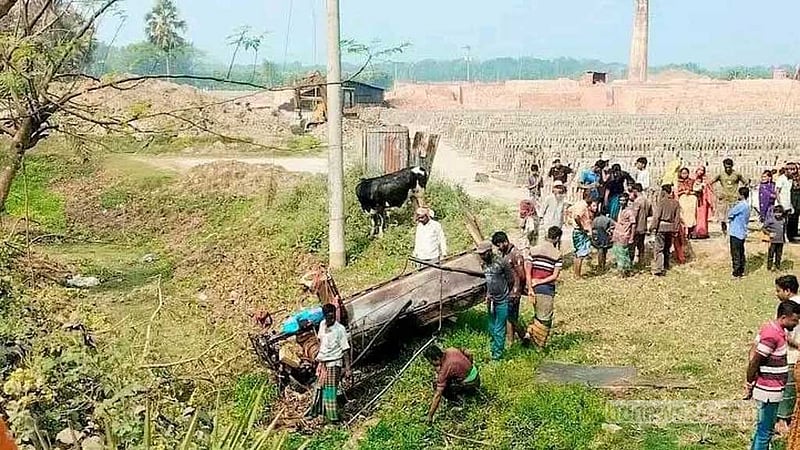 সাতক্ষীরায় নসিমনের চাকা খুলে প্রাণ গেল গরু ব্যবসায়ীর