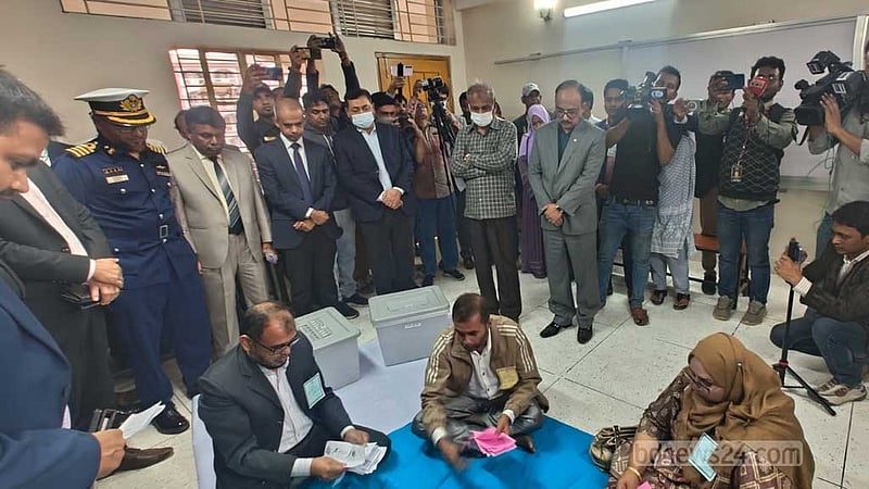 ‘সাহস থাকলে’ দেশে এসে কথা বলুক, সাভারে স্বরাষ্ট্র উপদেষ্টা