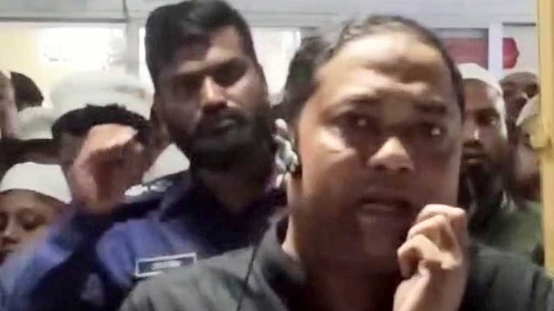 প্যারোলে মুক্তি পেয়ে মায়ের জানাযায় রানা প্লাজার মালিক, চাইলেন ক্ষমা