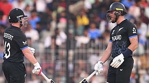 সাইফার্ট-অ্যালেনের রেকর্ড জুটিতে কিউইদের দাপুটে জয়