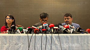 উপদেষ্টারা কেউ দেশ ছাড়ছেন না, শপথে থাকবেন: প্রেস সচিব