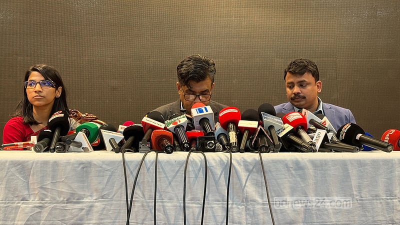 উপদেষ্টারা কেউ দেশ ছাড়ছেন না, শপথে থাকবেন: প্রেস সচিব