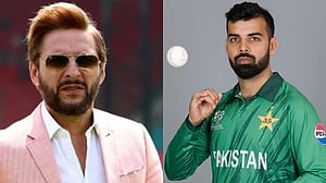 শাদাবকে পাল্টা জবাব আফ্রিদির, ‘পারফর্ম করে দেখাও বেটা’