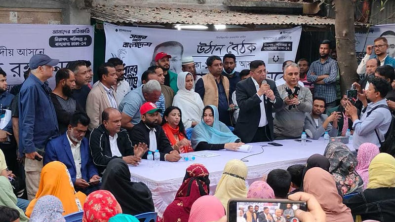 কড়াইল বস্তিতে উঠোন ব্ঠৈকে কোকোর স্ত্রী শামিলা