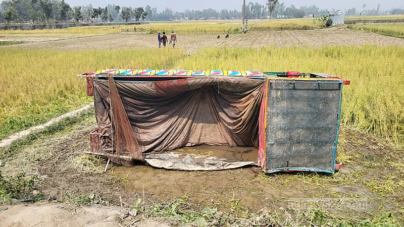 দৌড়ে রাস্তা পার হতে গিয়ে নসিমন চাপায় প্রাণ গেল শিশুর