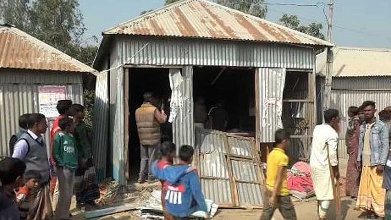 সিরাজগঞ্জে যুবদল নেতার দোকানে ভাঙচুর-লুটপাট: ২ জামায়াত নেতা গ্রেপ্তার