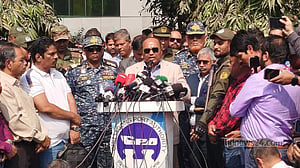 চট্টগ্রাম বন্দর সচল আছে, দাবি চেয়ারম্যানের