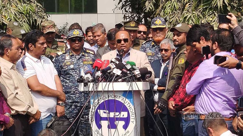 চট্টগ্রাম বন্দর সচল আছে, দাবি চেয়ারম্যানের