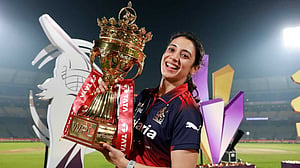 অসুস্থতা নিয়েও স্মৃতি মান্ধানার ‘ইনহিউম্যান’ ইনিংস