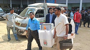 সিলেটের ৬টি আসনের ভোটকেন্দ্রে যাচ্ছে নির্বাচনি সরঞ্জাম
