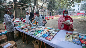 বাংলা একাডেমিতে প্রতীকী বইমেলা