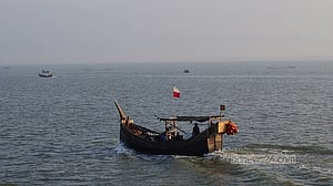নৌকাসহ ৫ জেলেকে ধরে নিয়ে গেছে আরাকান আর্মি